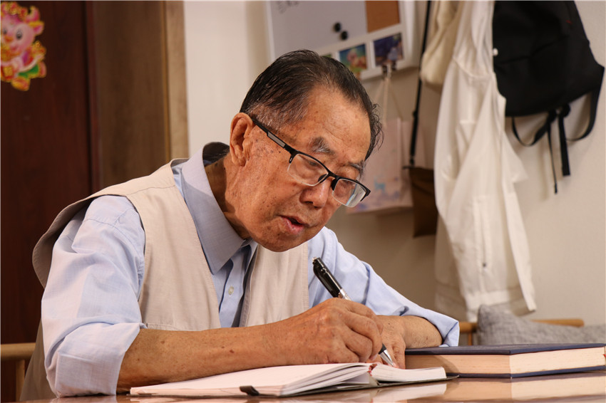 一位老公安1.jpg 一位老公安1.jpg