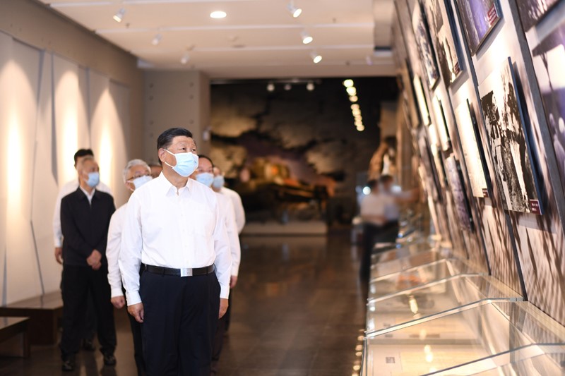 2022年8月16日至17日，中共中央總書記、國(guó)家主席、中央軍委主席習(xí)近平在遼寧考察。這是16日下午，習(xí)近平在錦州市考察遼沈戰(zhàn)役紀(jì)念館。 新華社記者 燕雁 攝